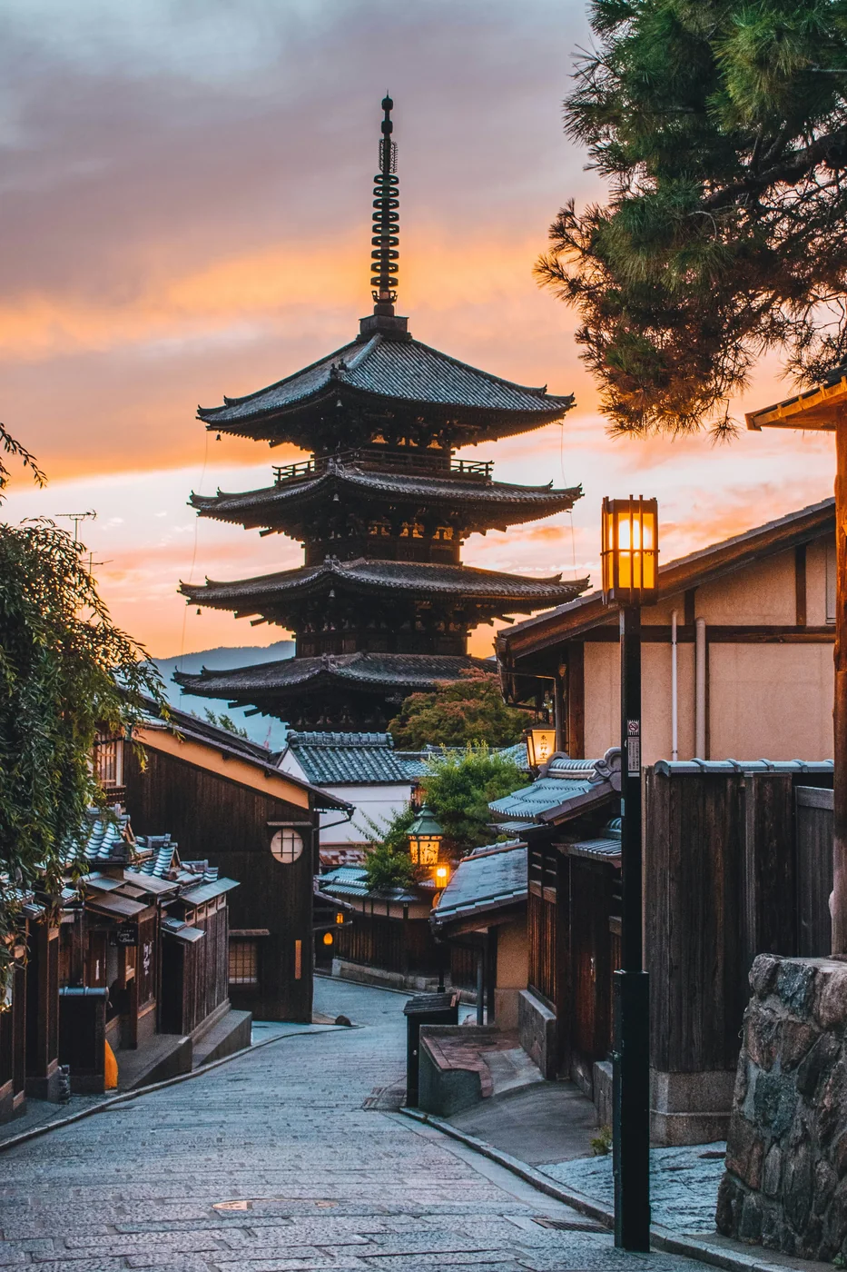 Japan destination wedding - Yasaka Pagoda, Kyoto